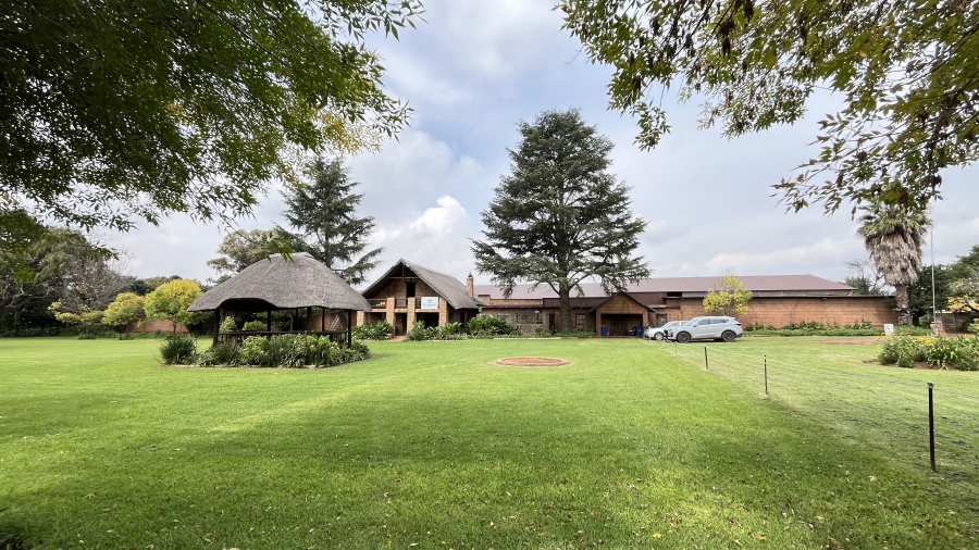 5 Bedroom Property for Sale in Bredell Gauteng