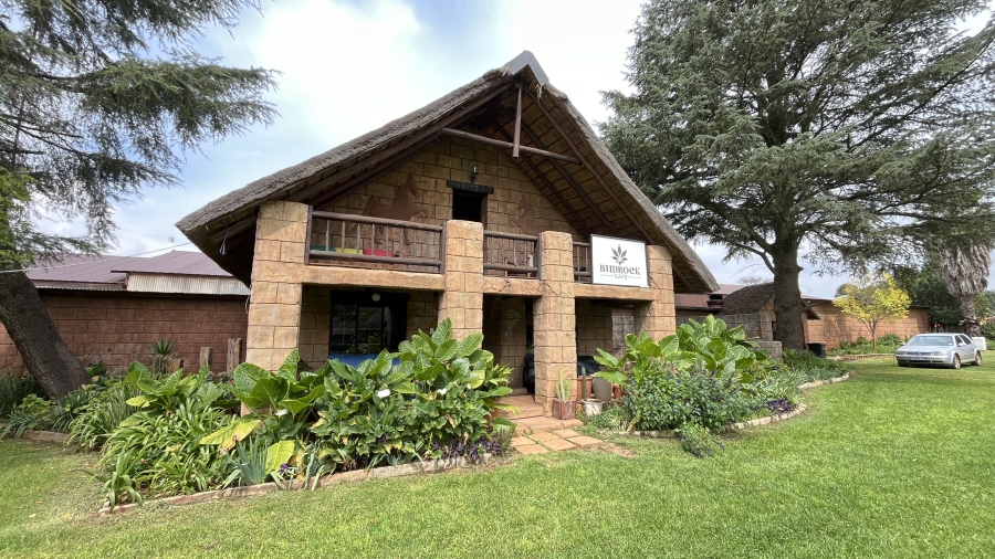 5 Bedroom Property for Sale in Bredell Gauteng
