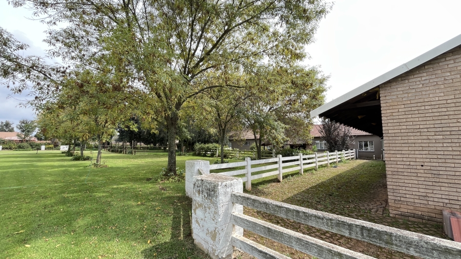 5 Bedroom Property for Sale in Bredell Gauteng
