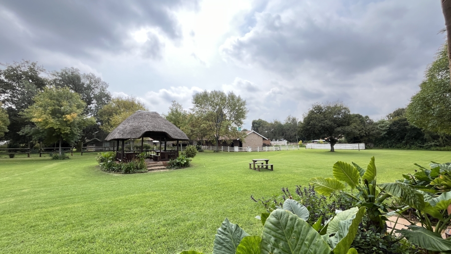 5 Bedroom Property for Sale in Bredell Gauteng