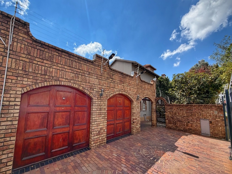 5 Bedroom Property for Sale in The Hill Gauteng
