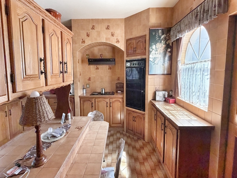 5 Bedroom Property for Sale in The Hill Gauteng