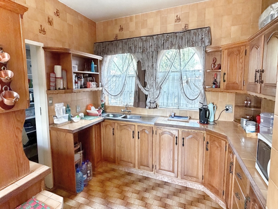 5 Bedroom Property for Sale in The Hill Gauteng