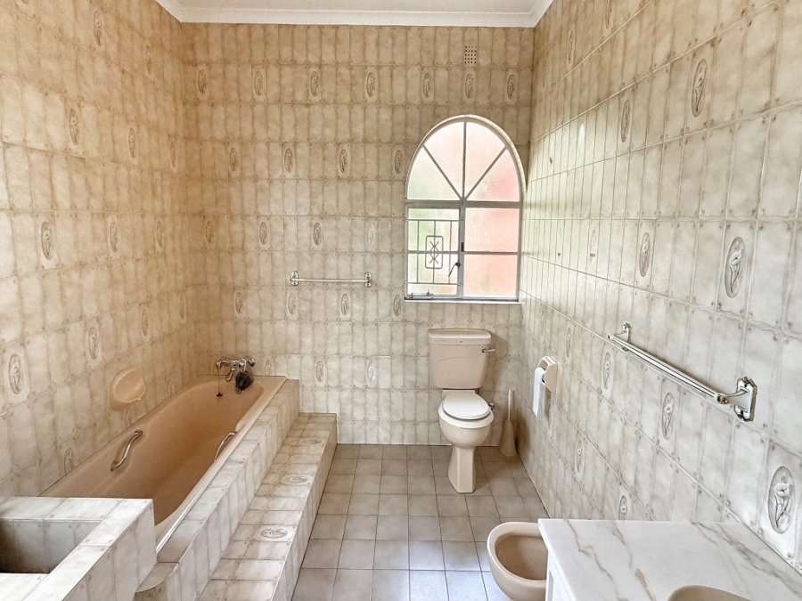 5 Bedroom Property for Sale in The Hill Gauteng