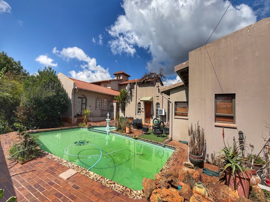 5 Bedroom Property for Sale in The Hill Gauteng