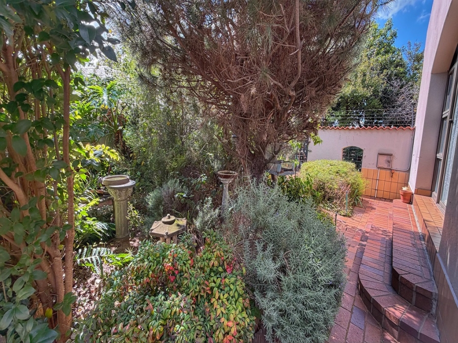 5 Bedroom Property for Sale in The Hill Gauteng