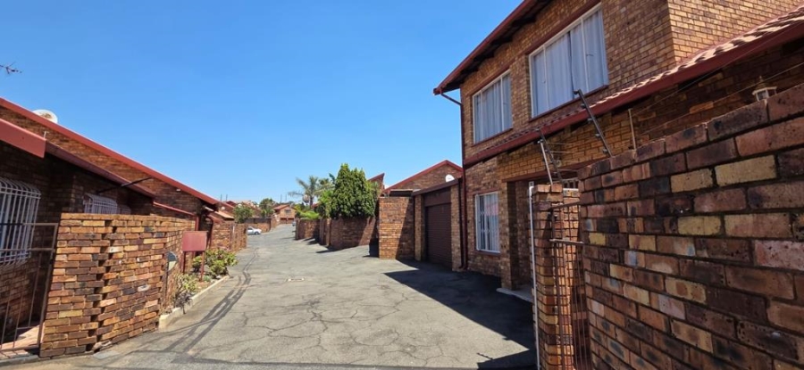 3 Bedroom Property for Sale in South Crest Gauteng