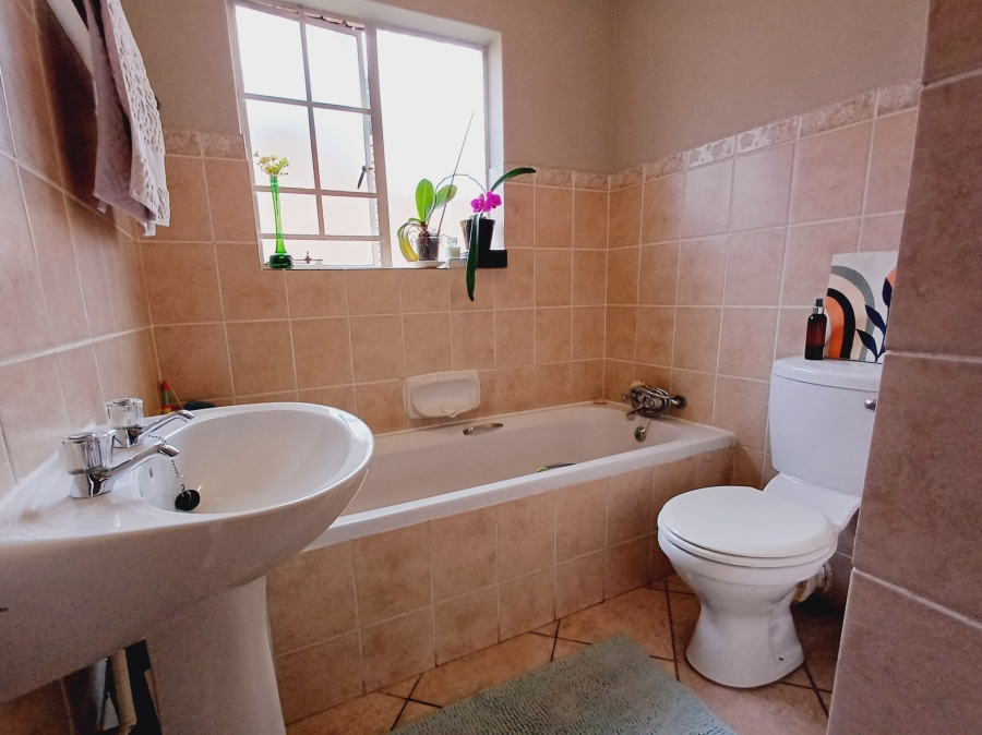3 Bedroom Property for Sale in Elardus Park Gauteng