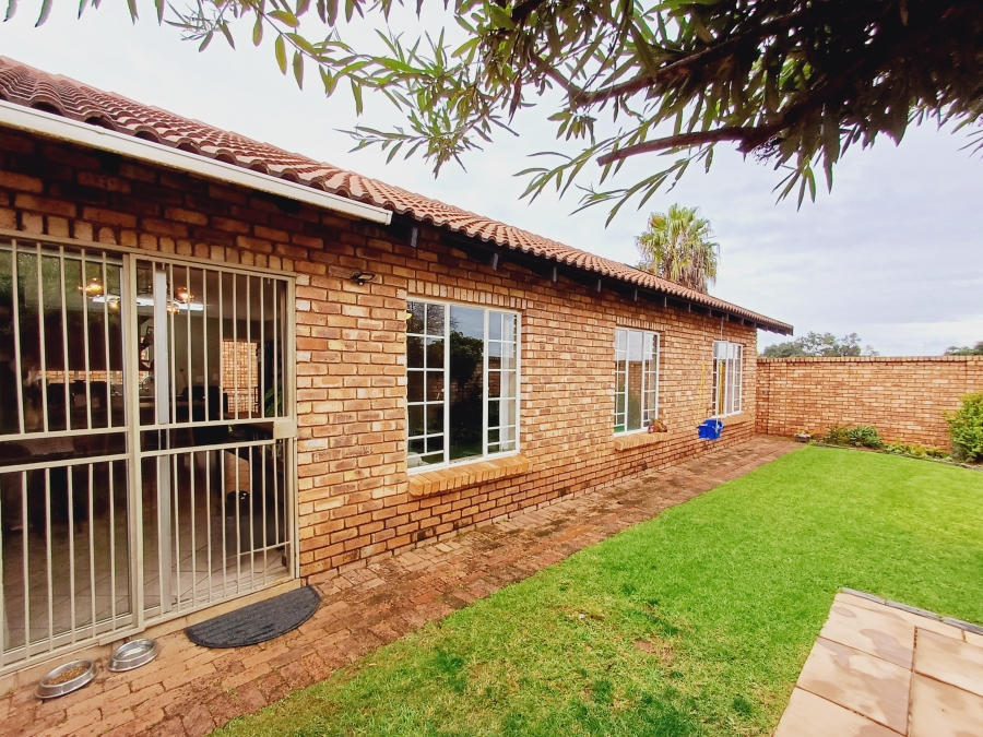 3 Bedroom Property for Sale in Elardus Park Gauteng