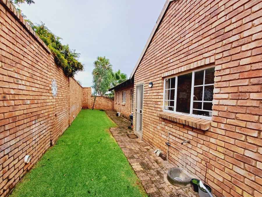 3 Bedroom Property for Sale in Elardus Park Gauteng