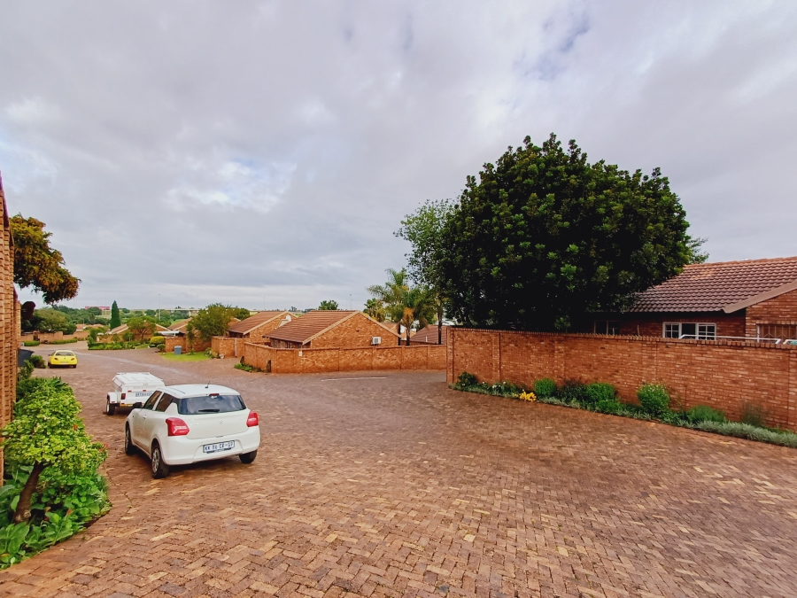 3 Bedroom Property for Sale in Elardus Park Gauteng
