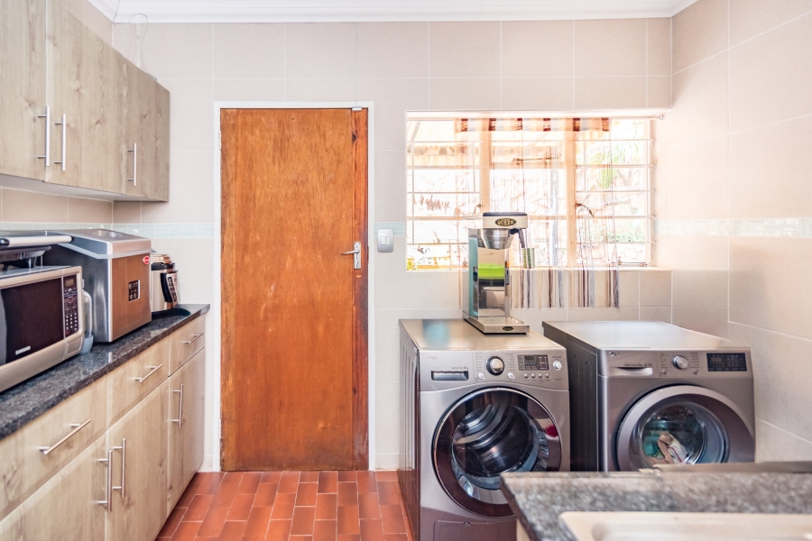 To Let 3 Bedroom Property for Rent in Constantia Kloof Gauteng