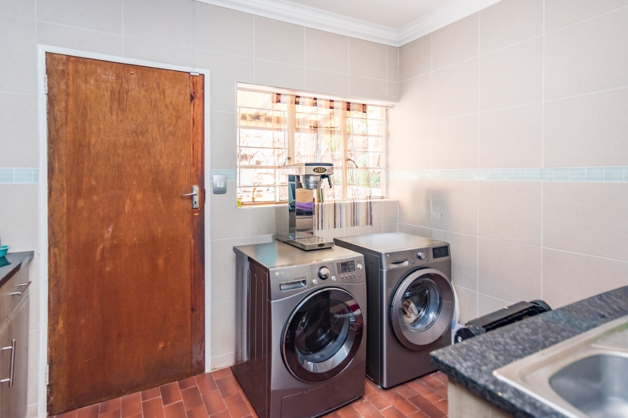 To Let 3 Bedroom Property for Rent in Constantia Kloof Gauteng