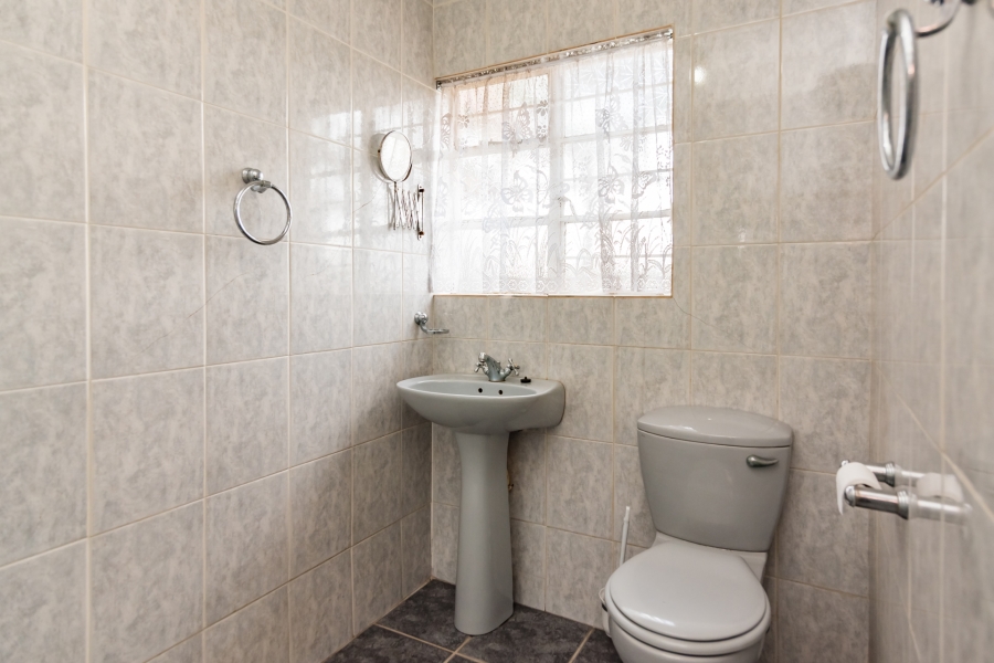 To Let 3 Bedroom Property for Rent in Constantia Kloof Gauteng