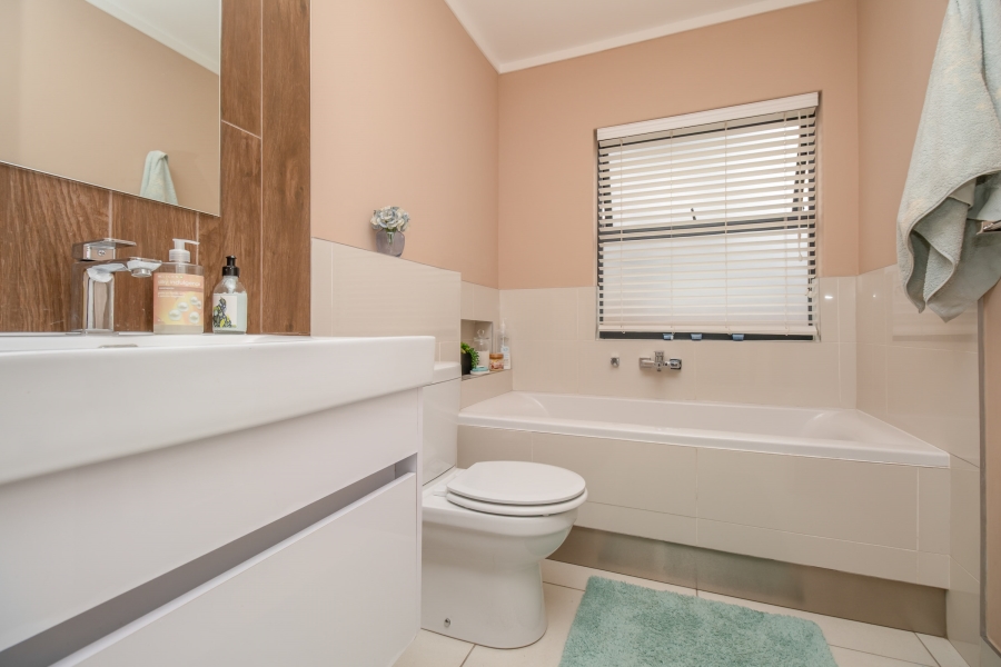 2 Bedroom Property for Sale in Lonehill Gauteng