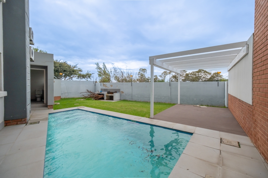 2 Bedroom Property for Sale in Lonehill Gauteng