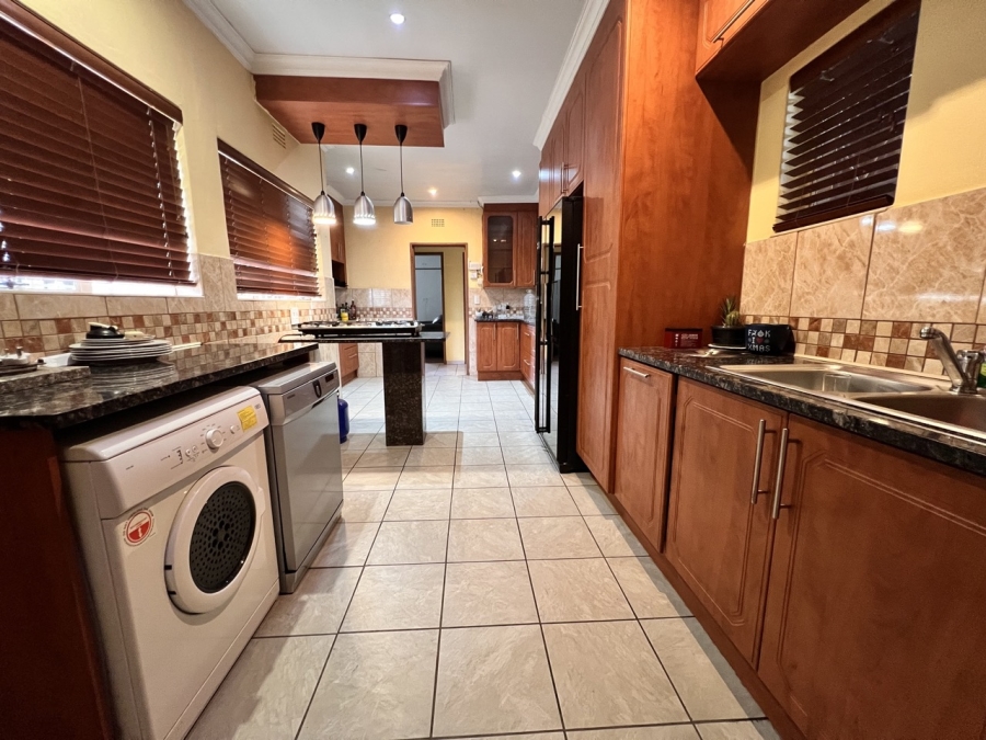 4 Bedroom Property for Sale in Vanderbijlpark SE 6 Gauteng