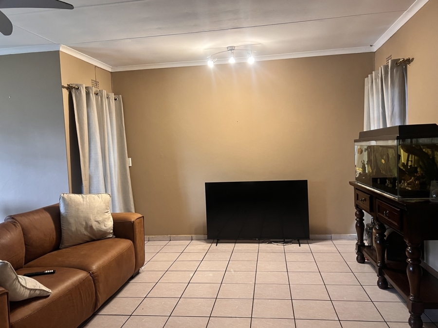 4 Bedroom Property for Sale in Vanderbijlpark SE 6 Gauteng