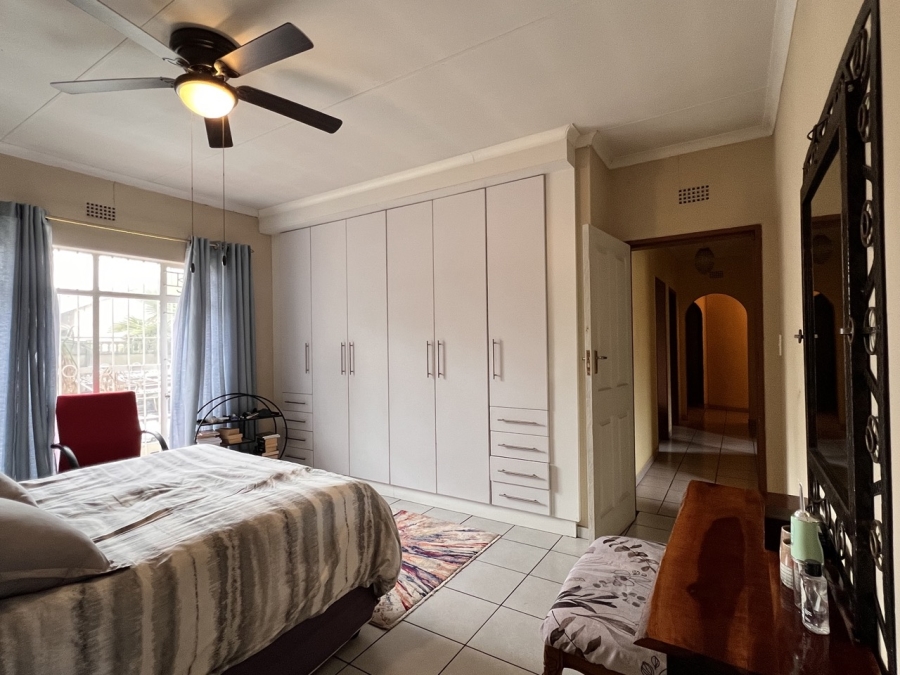 4 Bedroom Property for Sale in Vanderbijlpark SE 6 Gauteng