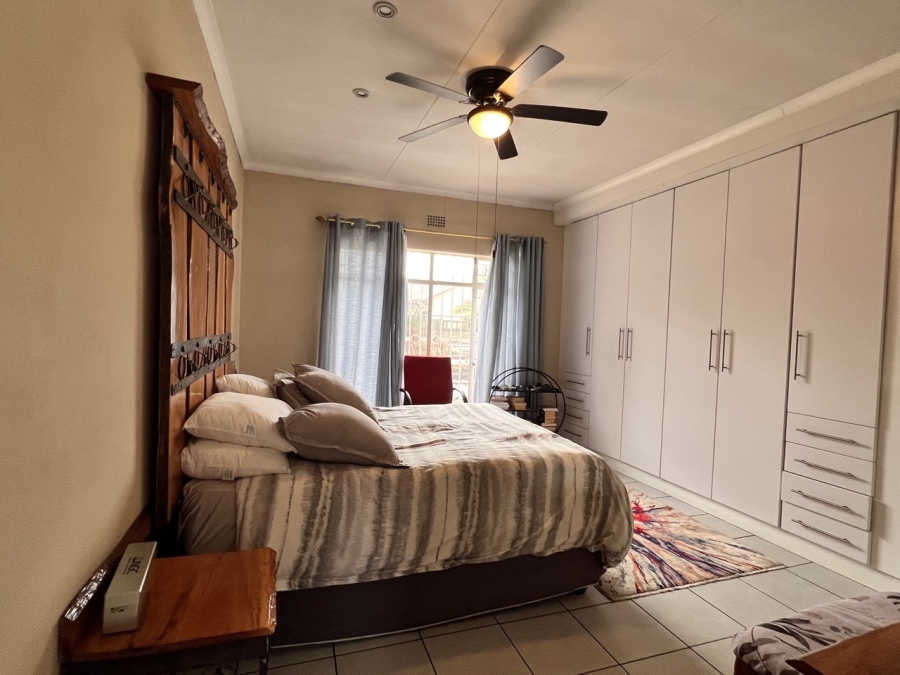 4 Bedroom Property for Sale in Vanderbijlpark SE 6 Gauteng