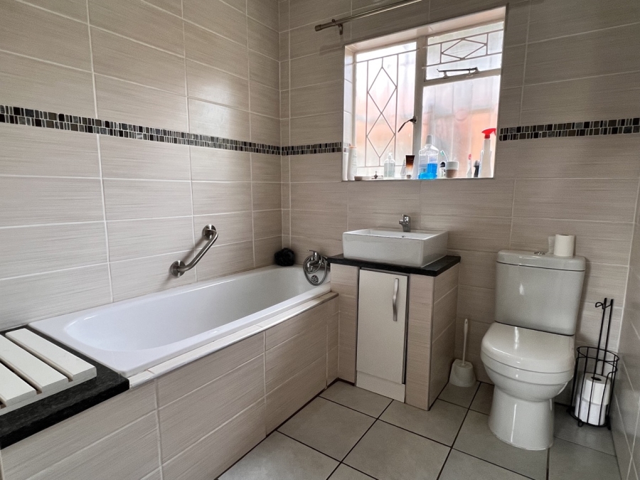 4 Bedroom Property for Sale in Vanderbijlpark SE 6 Gauteng