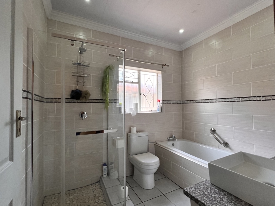 4 Bedroom Property for Sale in Vanderbijlpark SE 6 Gauteng