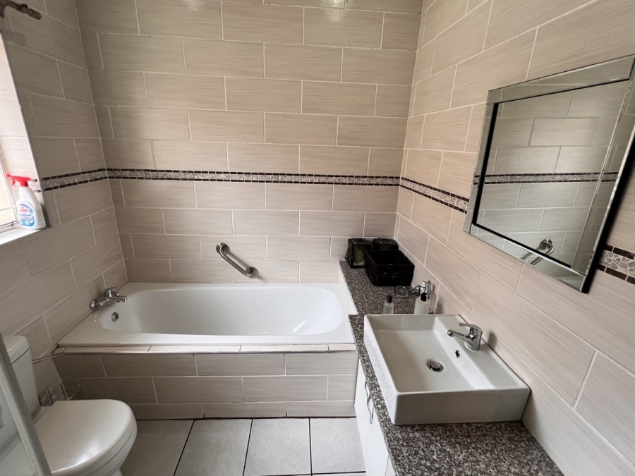 4 Bedroom Property for Sale in Vanderbijlpark SE 6 Gauteng