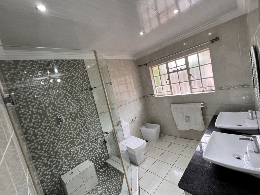 4 Bedroom Property for Sale in Vanderbijlpark SE 6 Gauteng