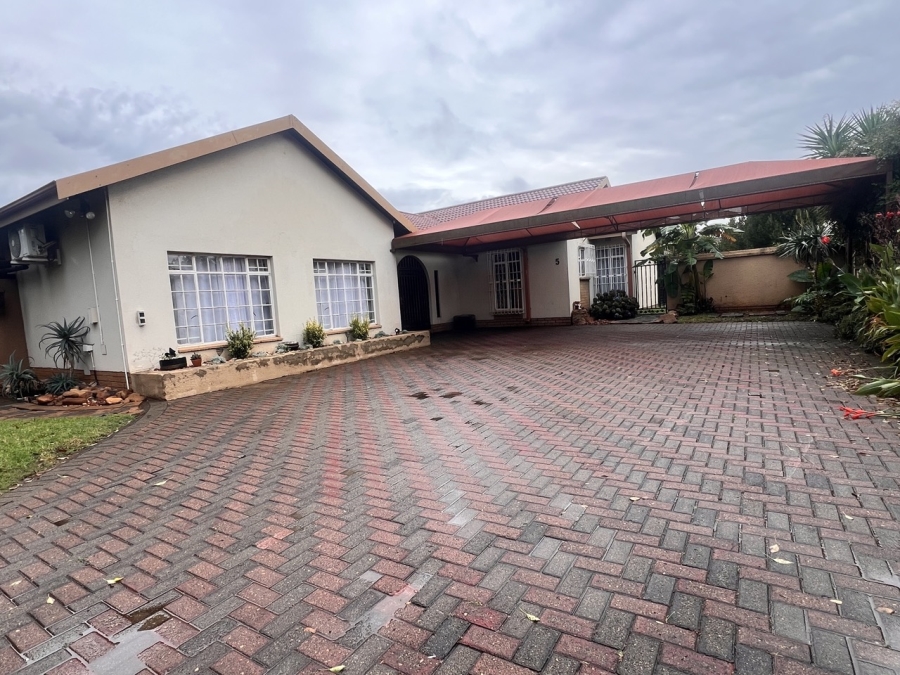 4 Bedroom Property for Sale in Vanderbijlpark SE 6 Gauteng