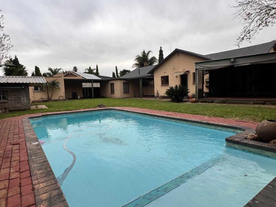 4 Bedroom Property for Sale in Vanderbijlpark SE 2 Gauteng