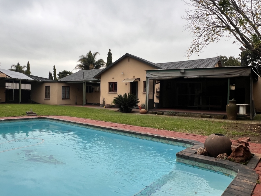 4 Bedroom Property for Sale in Vanderbijlpark SE 2 Gauteng