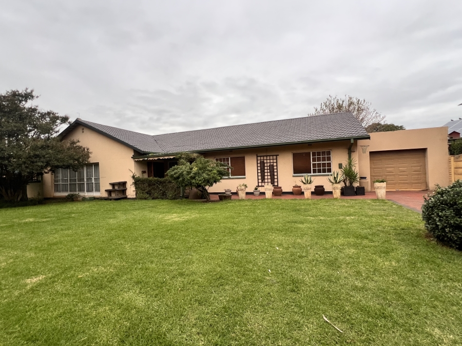 4 Bedroom Property for Sale in Vanderbijlpark SE 2 Gauteng
