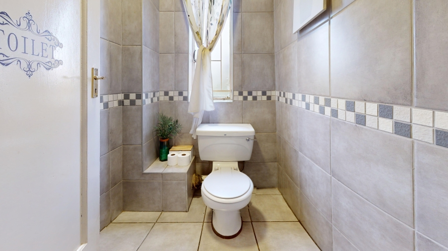 5 Bedroom Property for Sale in Lambton Gauteng