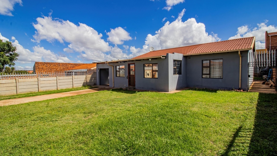 3 Bedroom Property for Sale in Lenasia Gauteng