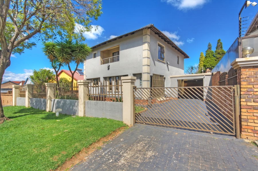 4 Bedroom Property for Sale in Lenasia South Gauteng