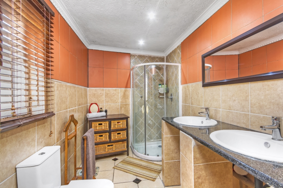 4 Bedroom Property for Sale in Lenasia South Gauteng