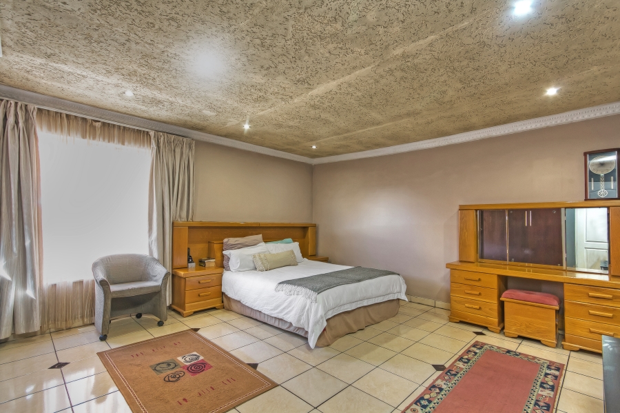 4 Bedroom Property for Sale in Lenasia South Gauteng