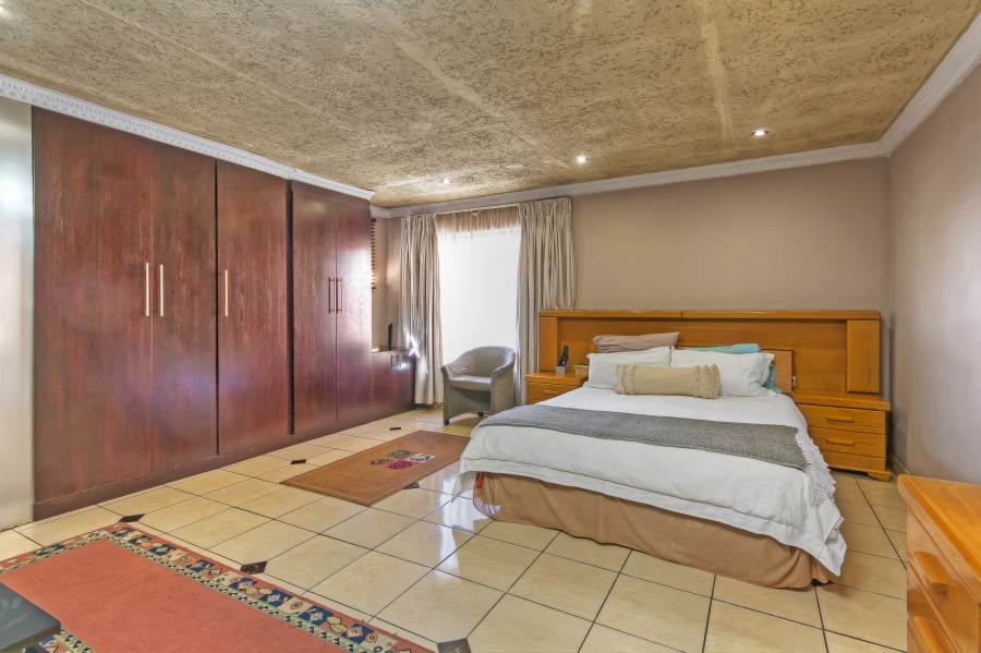 4 Bedroom Property for Sale in Lenasia South Gauteng