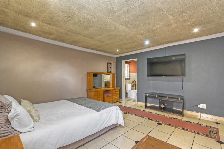 4 Bedroom Property for Sale in Lenasia South Gauteng