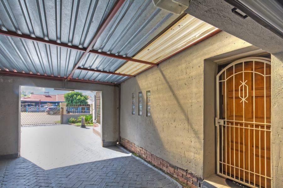 4 Bedroom Property for Sale in Lenasia South Gauteng