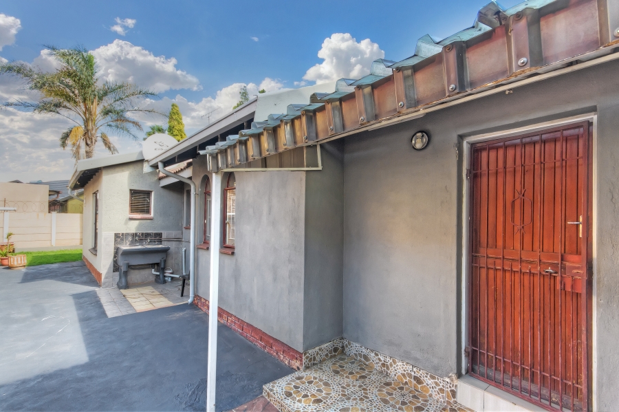 4 Bedroom Property for Sale in Lenasia South Gauteng