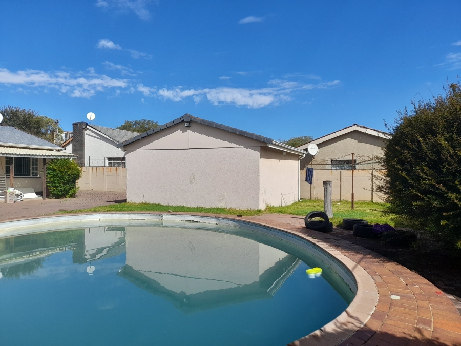 3 Bedroom Property for Sale in Robertsham Gauteng