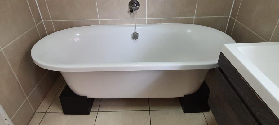To Let 3 Bedroom Property for Rent in Greenstone Hill Gauteng