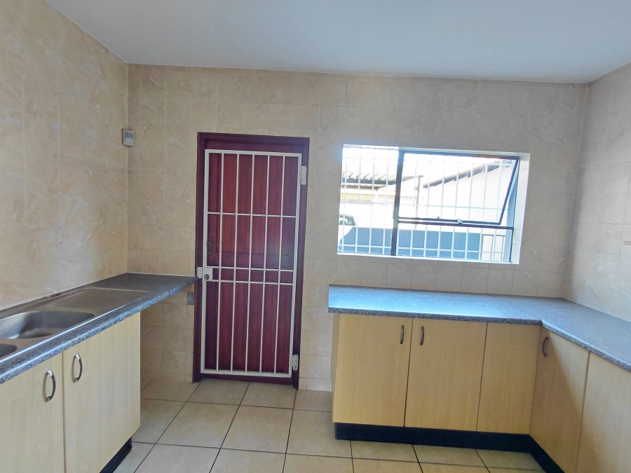 To Let 3 Bedroom Property for Rent in New Redruth Gauteng