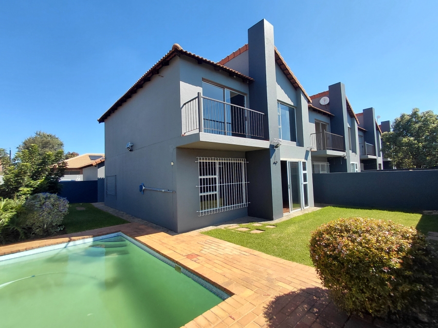 To Let 3 Bedroom Property for Rent in New Redruth Gauteng