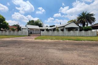 4 Bedroom Property for Sale in Verwoerdpark Gauteng
