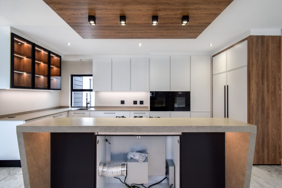6 Bedroom Property for Sale in Midstream Heights Gauteng