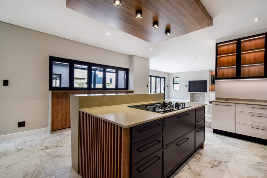 6 Bedroom Property for Sale in Midstream Heights Gauteng