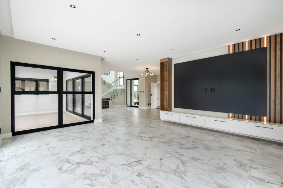 6 Bedroom Property for Sale in Midstream Heights Gauteng