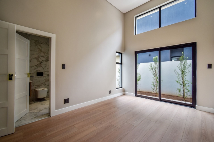 6 Bedroom Property for Sale in Midstream Heights Gauteng